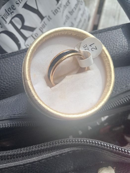 Продам кольцо и мужское с вставкой