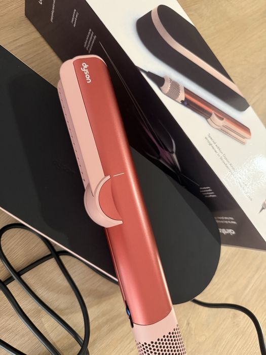 Нов dyson airstrait