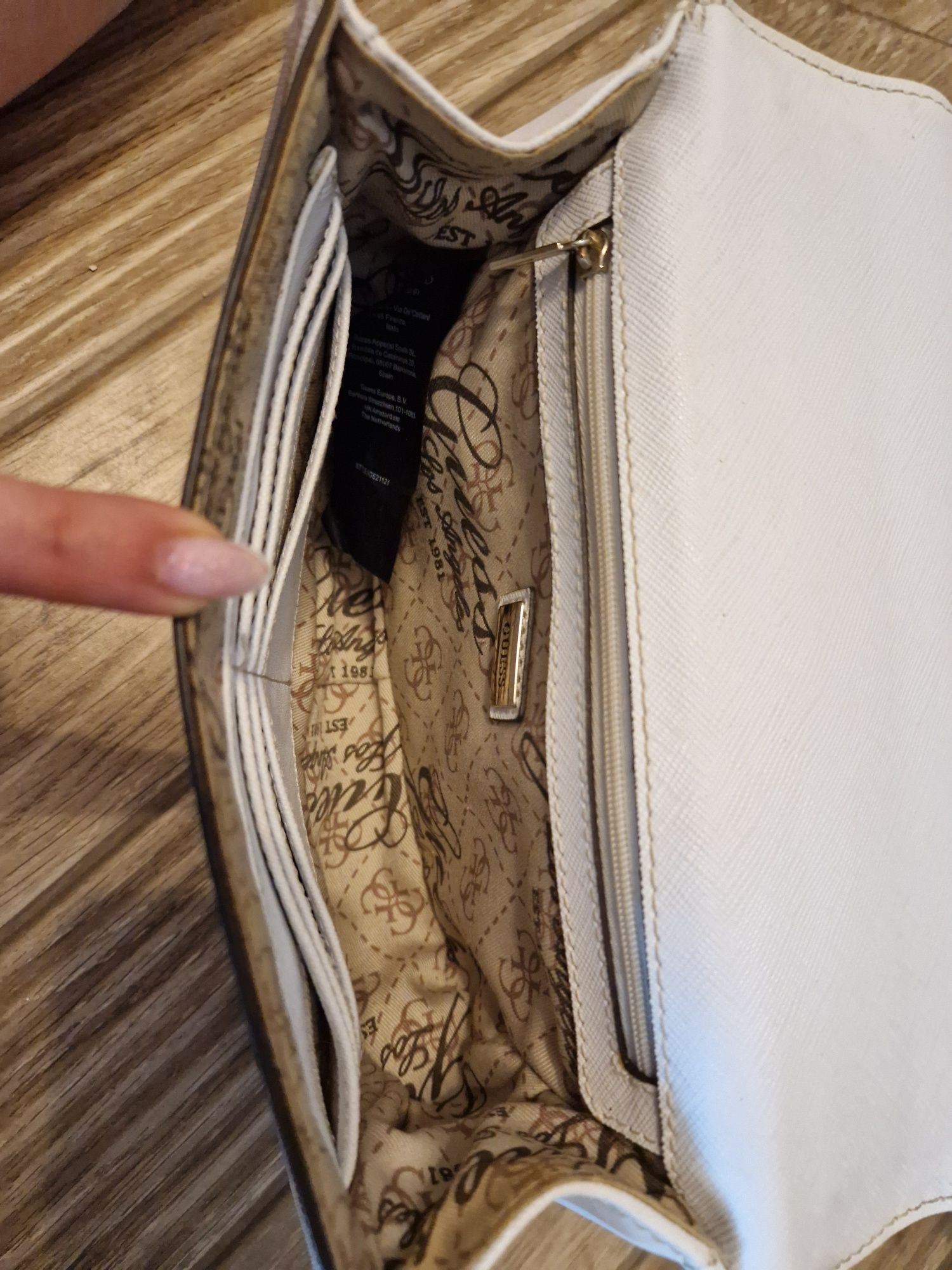 Оригинална дамска чанта GUESS