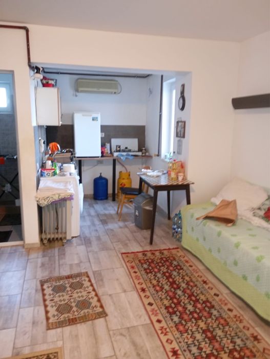 Garsoniera parter  pozitie excelenta!