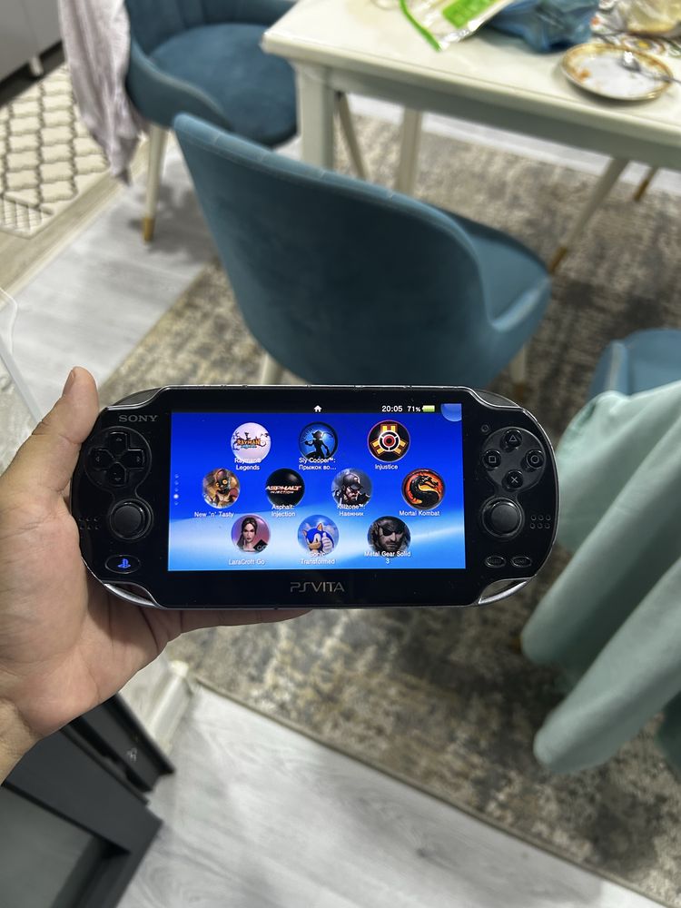 Ps Vita в хорошем состоянии с играми