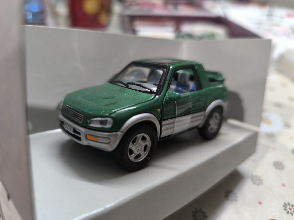 Schuco Toyota RAV4 1997 1:43 мащаб