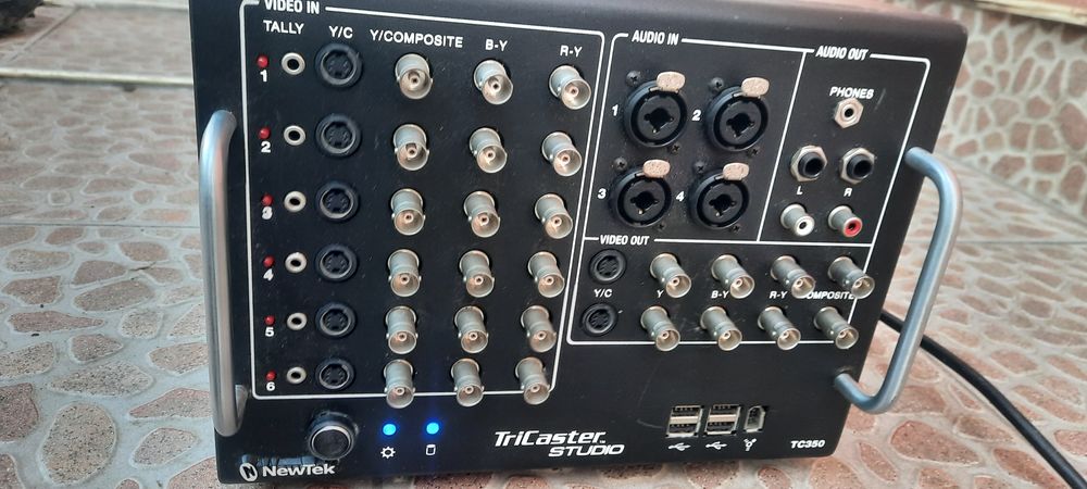 NewTek  Tri Càster Studio tc350 Студио за излъчване  и продукция