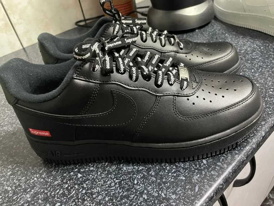 Vand adidasi Nike air force 1 supreme, marimea 42, 26,5 cm, negri