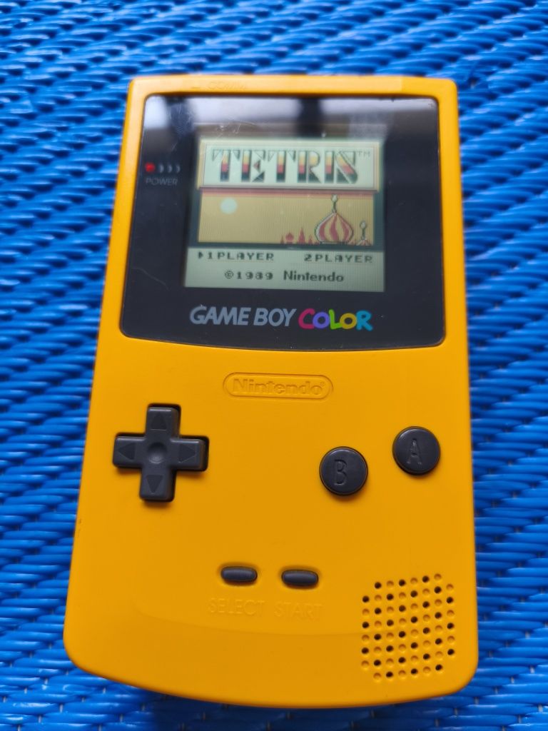 Gameboy color жълт