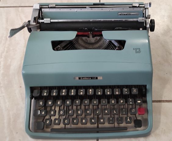 Mașina de scris Olivetti Lettera 32