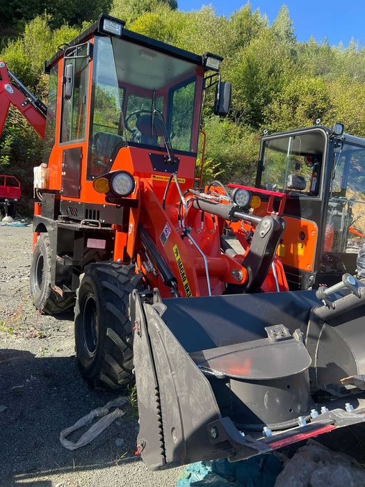 Buldoexcavator MACAO BX300C 3 tone cu cabina