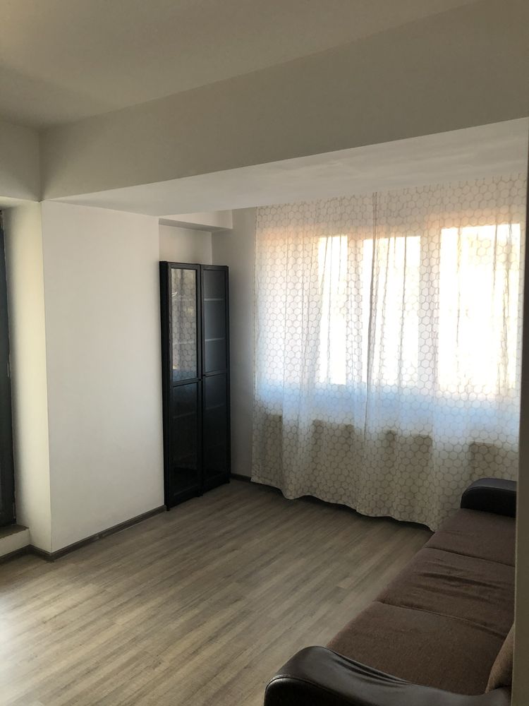 Inchiriez apartament 2 camere Bd Moinesti