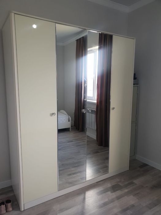 Продам шкаф фирмы Шатура, цвет белый.