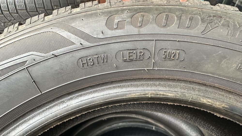 Продавам 2бр. Зимни гуми 175/65/15 Goodyear