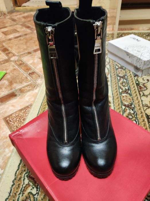 Продам зимние кожаные сапоги