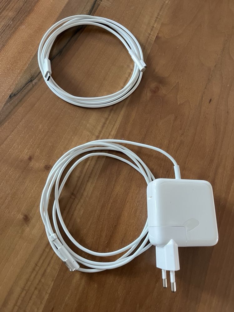 MacBook Air 13” (Mid 2011) — с чисто нова батерия + зарядно + кутия