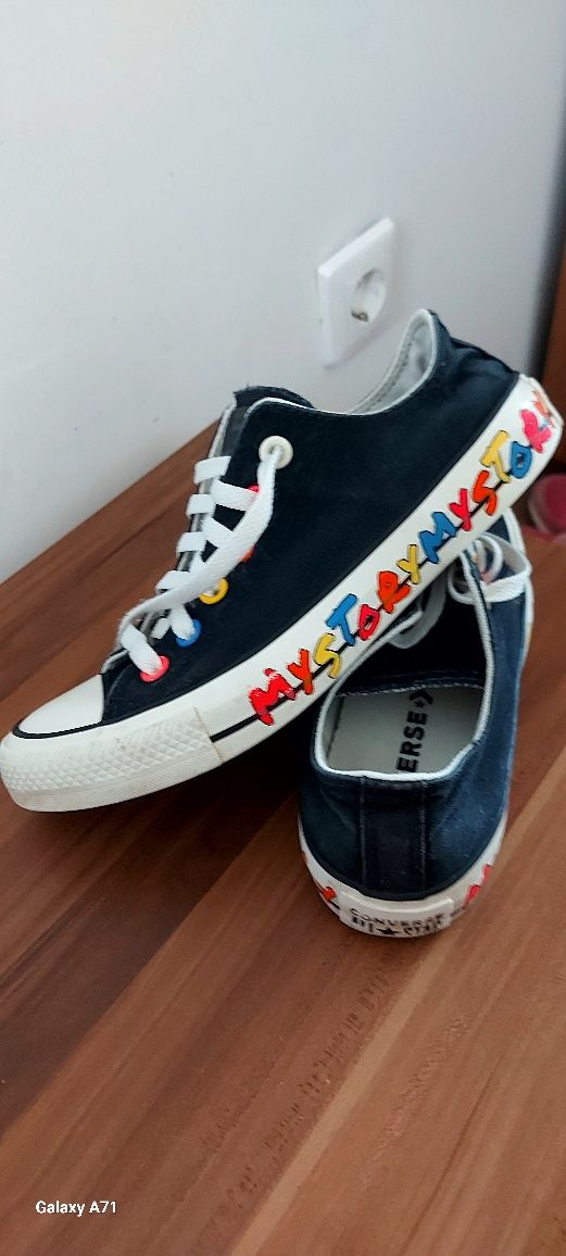 Дамски кецове Converse,без забележки.