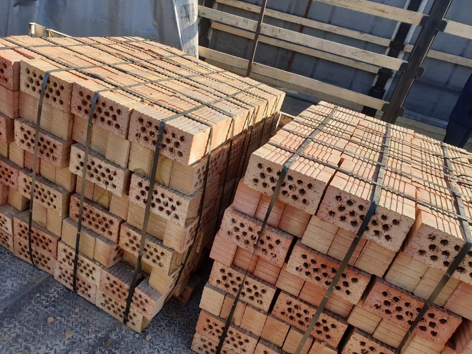 Кирпич полуторный пустотелый