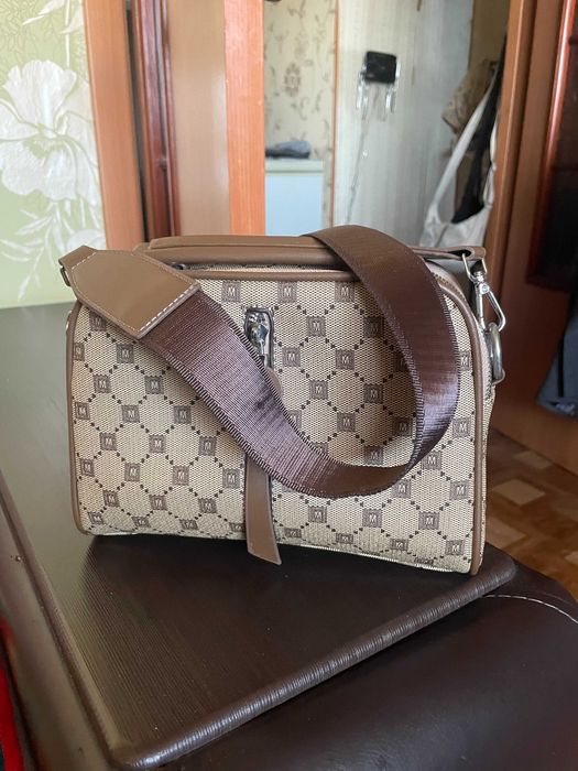 Продаю женскую сумочку, универсальную, объемную и современную