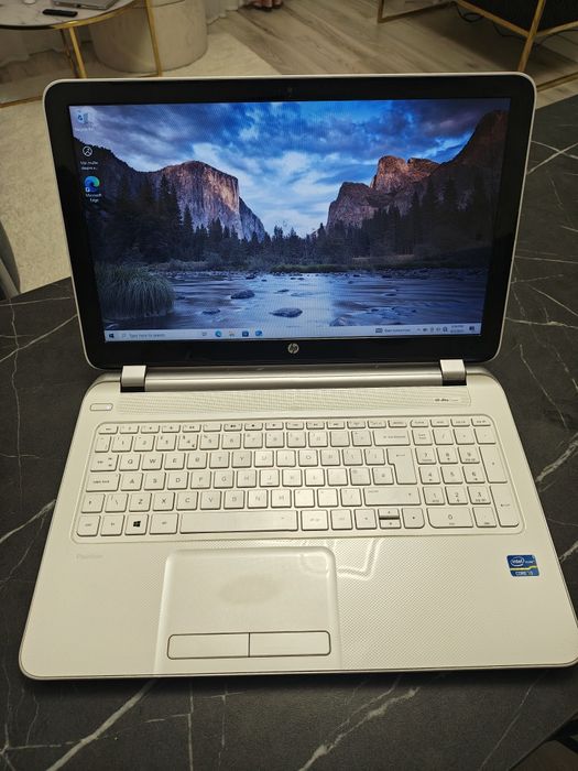 Laptop HP Pavilion i3, 8gb RAM, 1 Tb, baterie buna