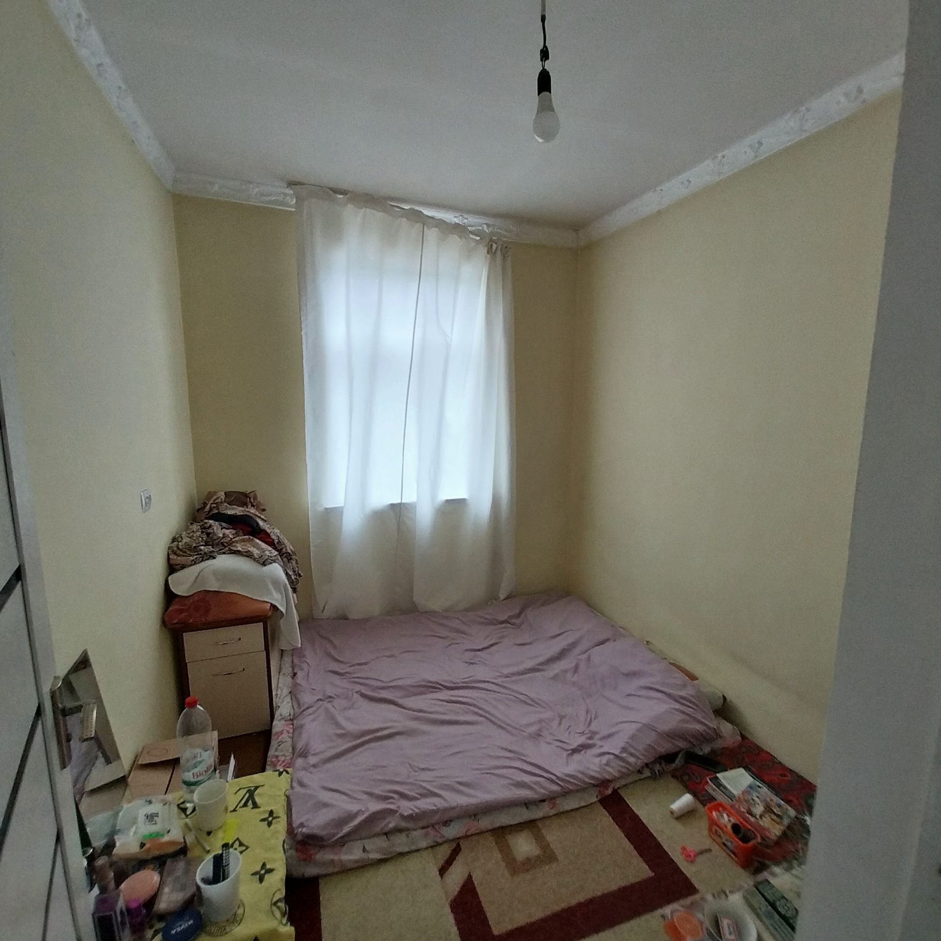 Продаётся дом Дача возле ангрен реки. Двухэтажная с удобствами.