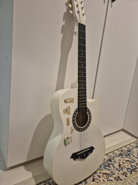 Гитара б/у в хорошем состоянии