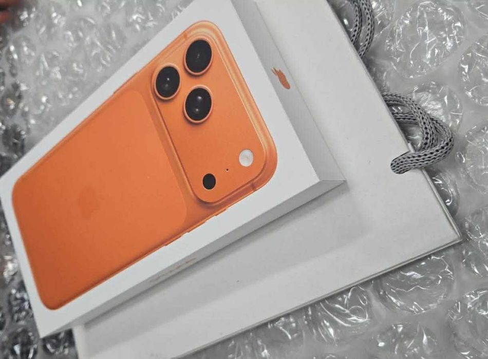 iPhone 17 Pro Max 256GB – Cosmic Orange-Наличен във Варна