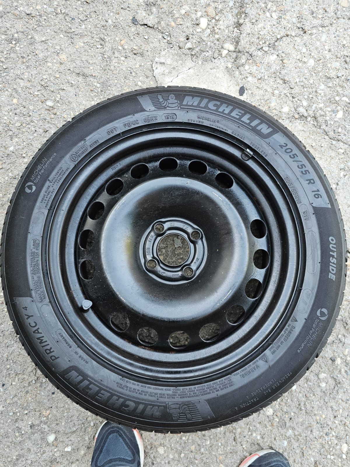 Jante noi tabla + anvelope vara Michelin ca NOI / 205 55 R16 / 4x100