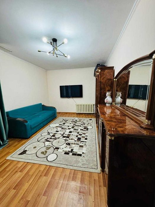 Продаётся недорого квартира Достык - Митина