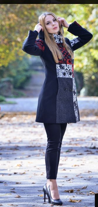 Дамско палто с етно мотиви