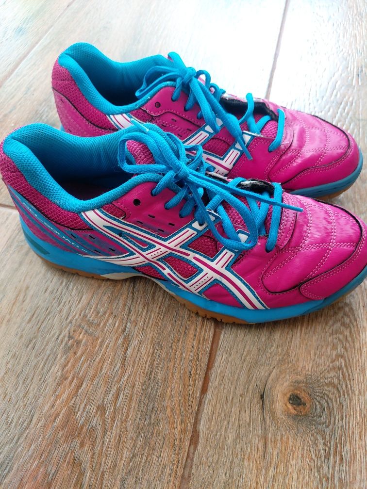 Дамски маратонки Asics!