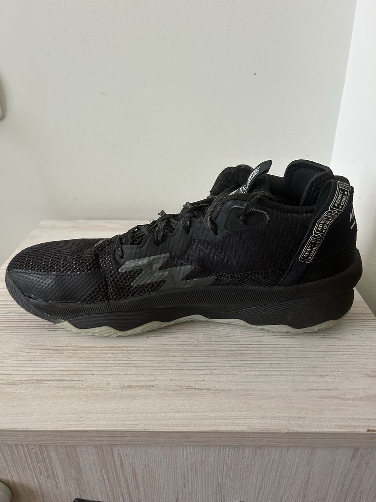 Обувки Adidas Dame 8
