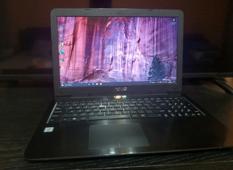 Laptop ASUS X556UA