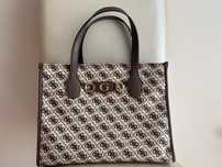 Оригинална чанта Guess