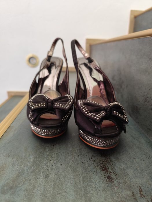 Sandale cu fundiță