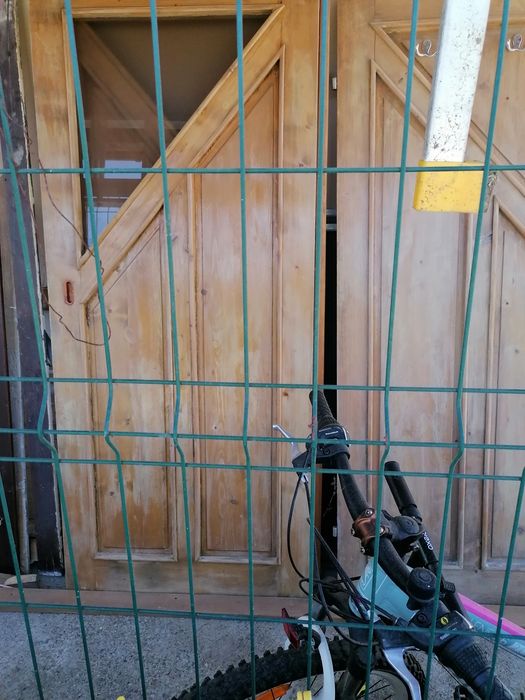 Vând uși de interior lemn masiv