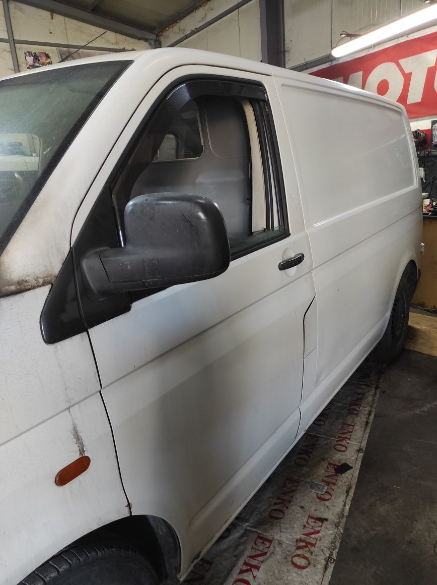 Продавам на части VW T5 2.5 TDI