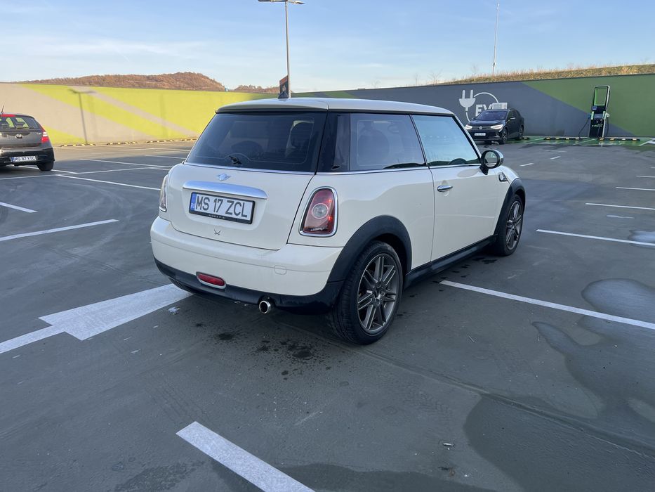 Mini One Cooper 1.6 diesel trapa/panoramic,incalzire scaune, 109 cai!