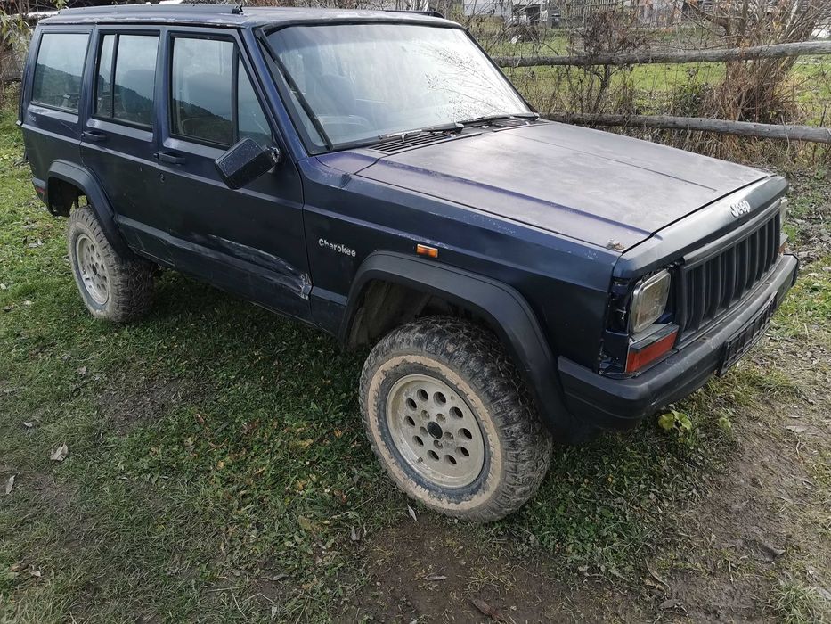 Vând sau dezmembrez pentru piese Jeep Cherokee