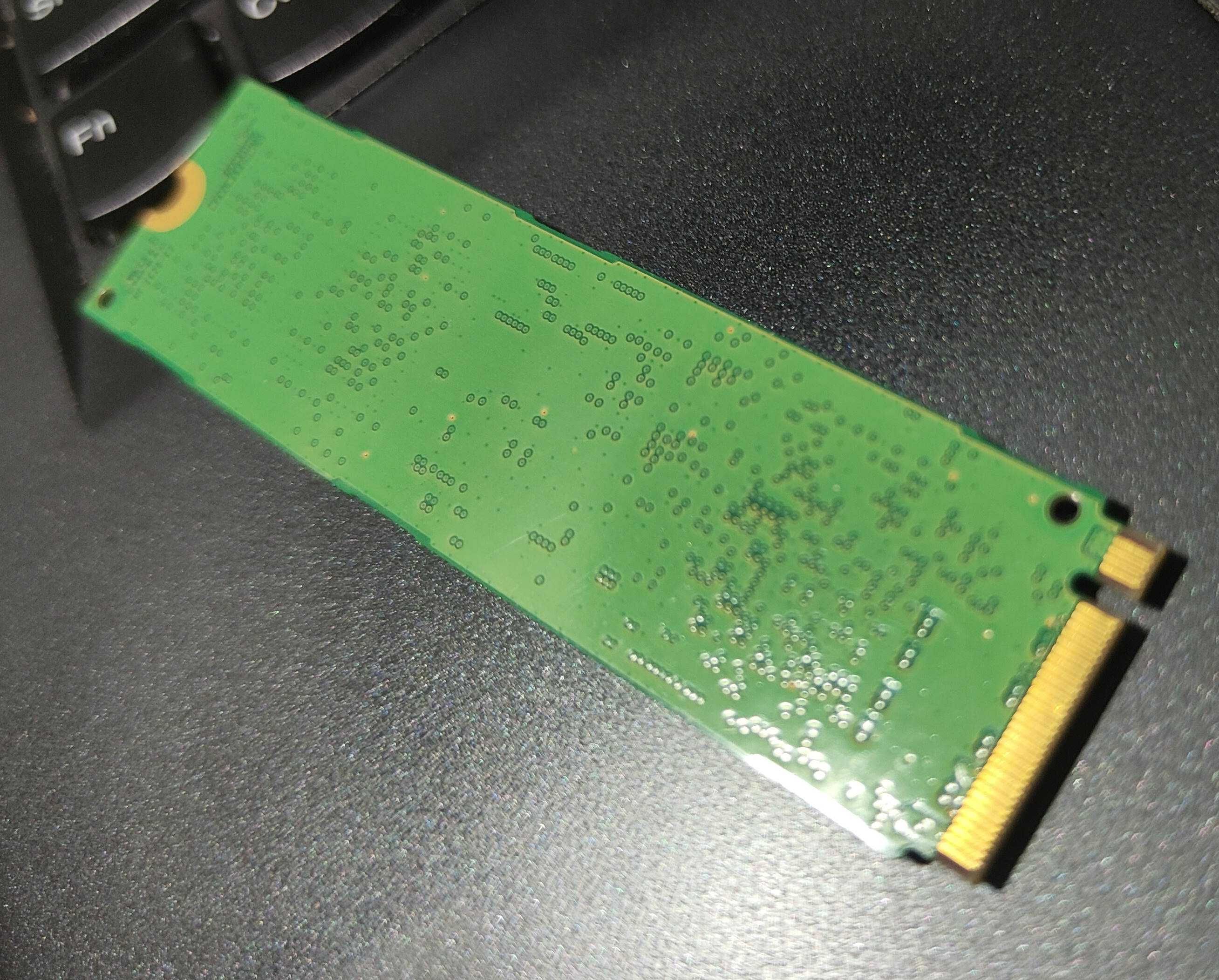 Vand SSD-uri M2 Samsung de 256 GB, 90 de ore de functionare