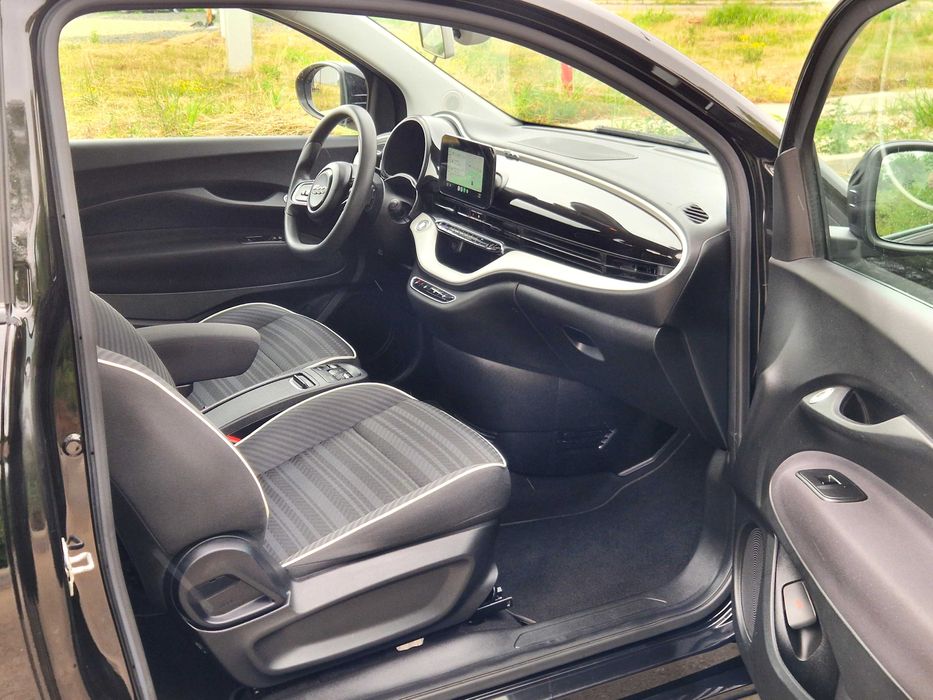 Fiat 500E Action