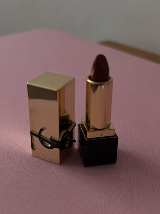 Червено червило YSL