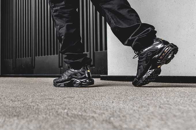 Nike Air Max Plus Man Sport Modern New All Black PLUS