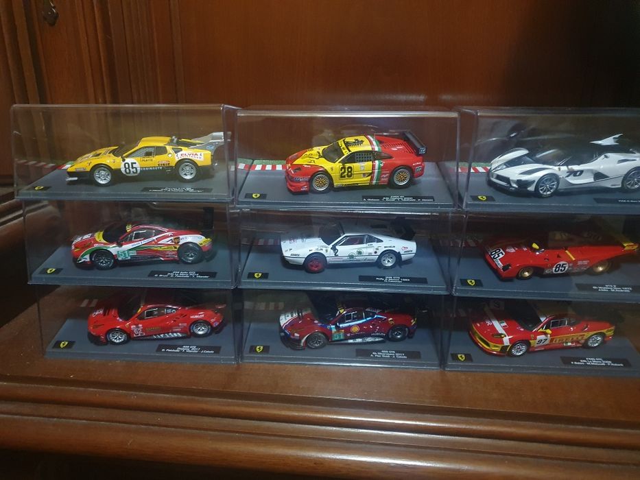 De vânzare lot machete Ferrari