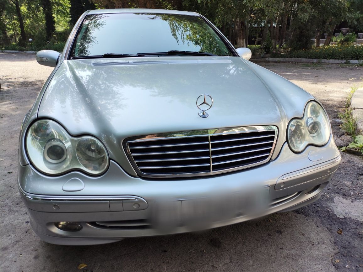 Продаю свой автомобиль Mercedes Benz W203