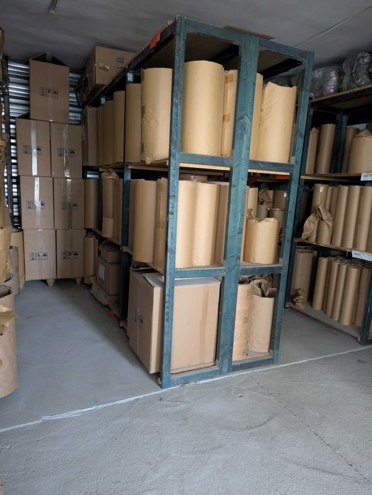 Дървени стелажи рафтове