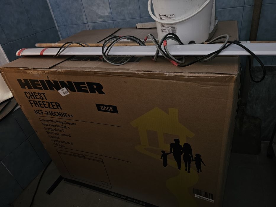 Lada frigorifica noua 246l si frigider bauturi 1200lei