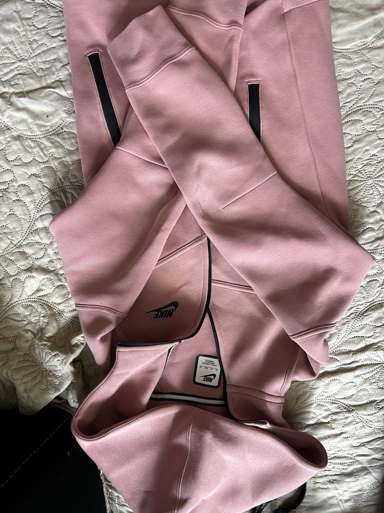 Розов Nike Tech Fleece оригинален Xs размер