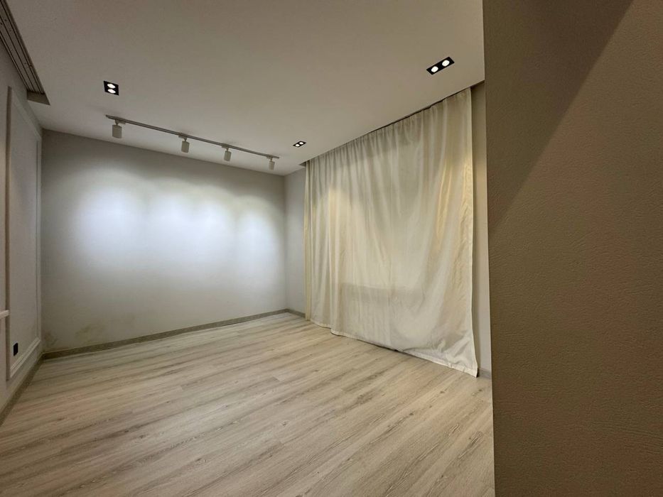 Бадамзар 6 комн 3,5 сотик еуродом