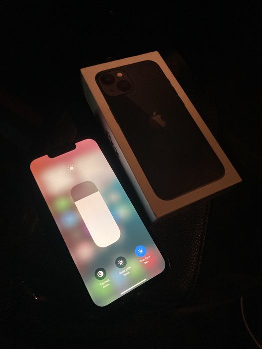 Продам Айфон 13