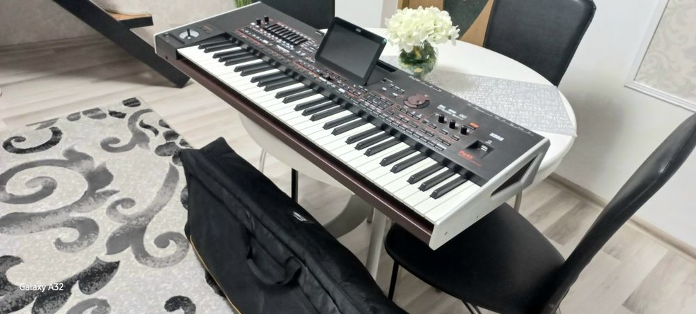 Ofer Garanție 2 Ani. Acordeon Roland fr 8x .korg pa 4x 61 ca și Noi.