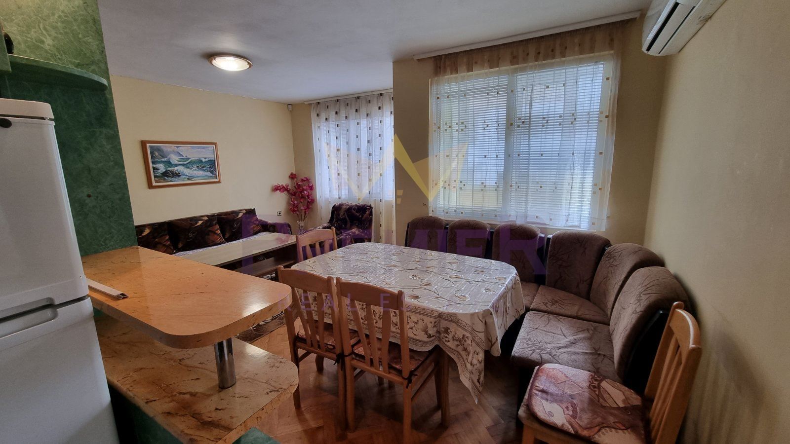 Тристаен апартамент в района на Центъра на град Варна.