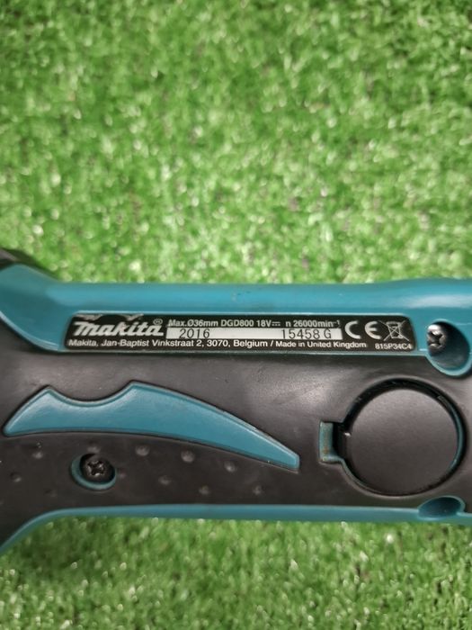 Прав шлайф на Makita DGD800