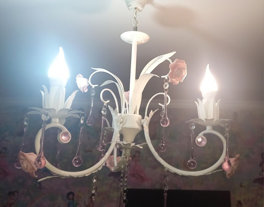 Люстра трехрожковая